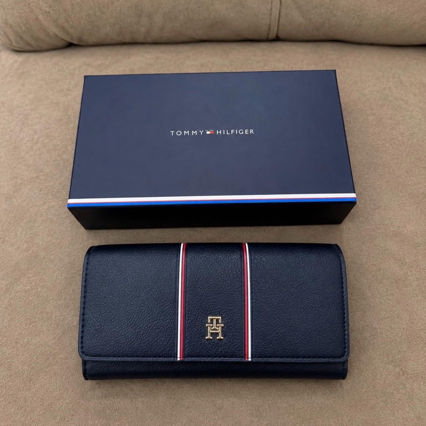 Tommy Hilfiger  Hilfiger Icon TH Monogram Continental Wallet